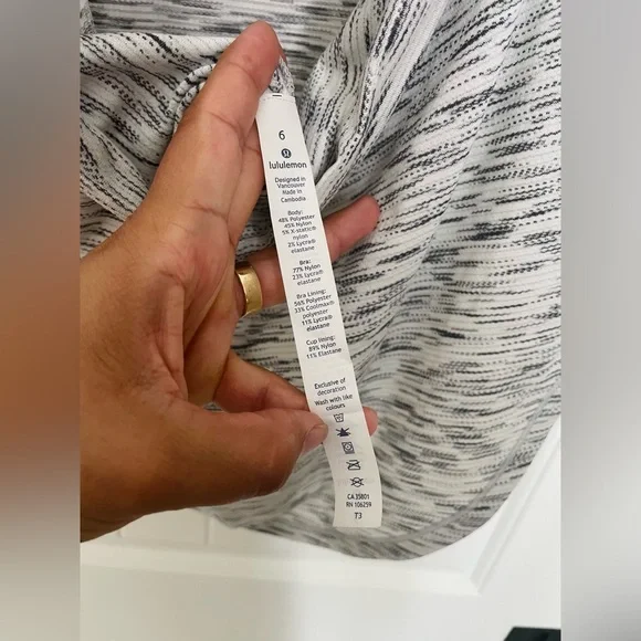 Lululemon Athletica Gray and White Built-In Bra Tank Top - Picture 4 of 5